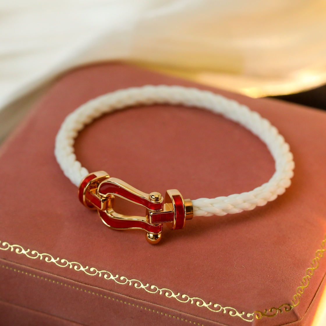 {"name": "FORCE 10 WEISSES TEXTIL DIAMANT PAVÉ", "brand": "Renovia Jewelry"}