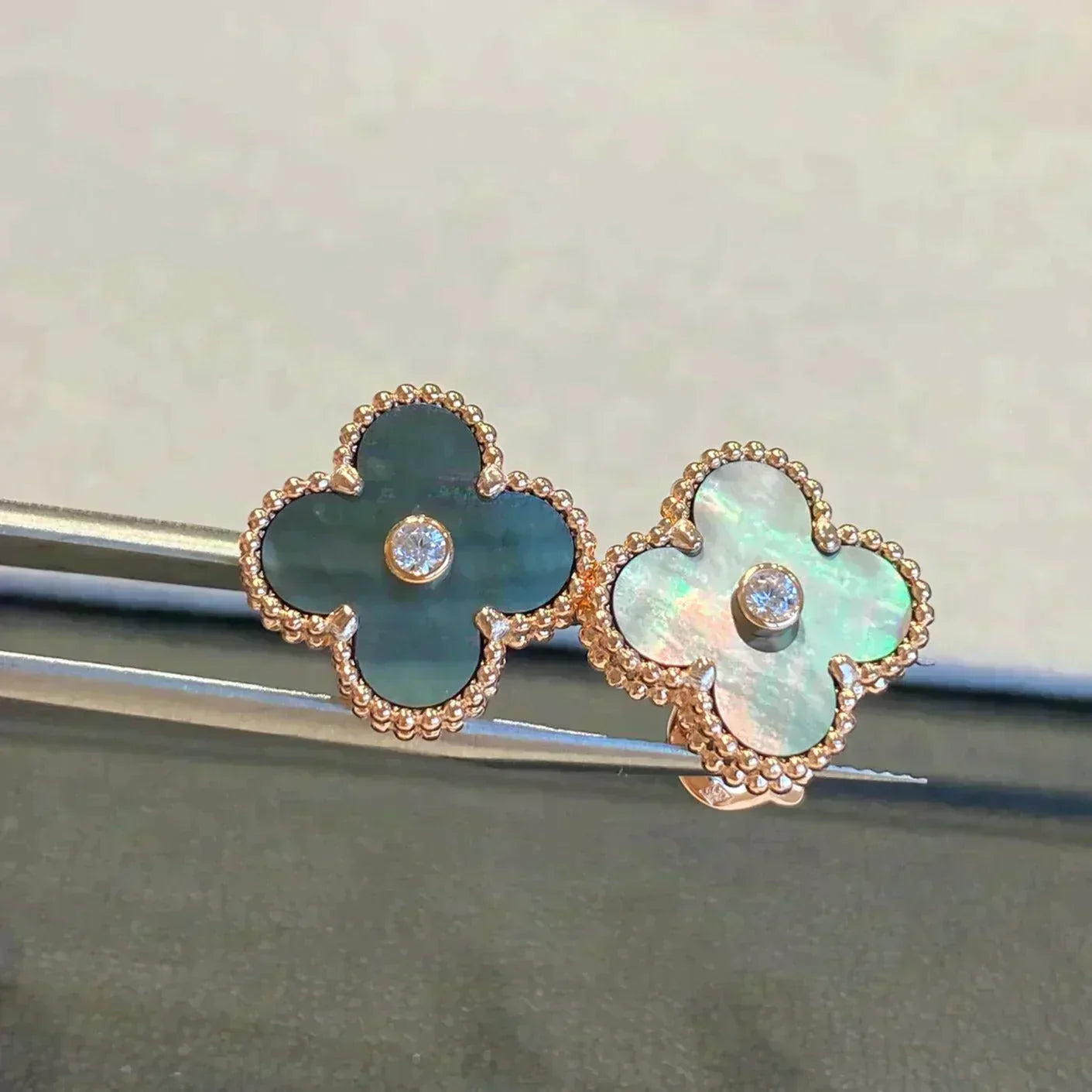 [Renovia Jewelry]CLOVER MEDIUM 1 MOTIFS GRAY MOP  DIAMOND EARRINGS