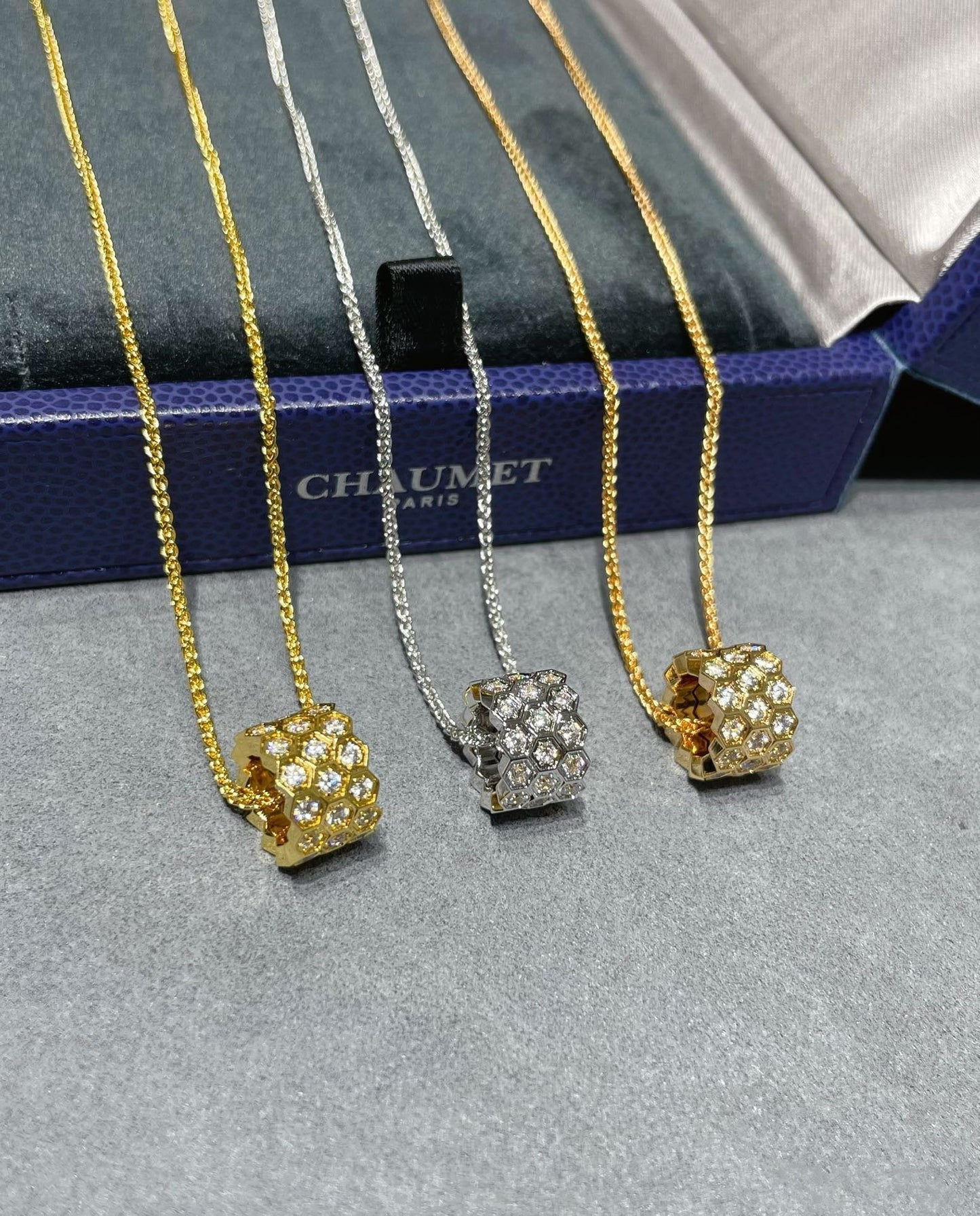 [Renovia Jewelry]BEE LOVE DIAMOND PAVED 3 ROW NECKLACE