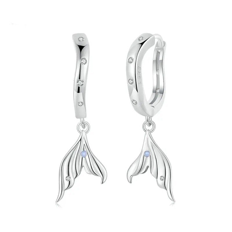 Zierlicher vergoldeter Ohrring, hypoallergener Fischschwanzohrring, Geschenk SCE1744