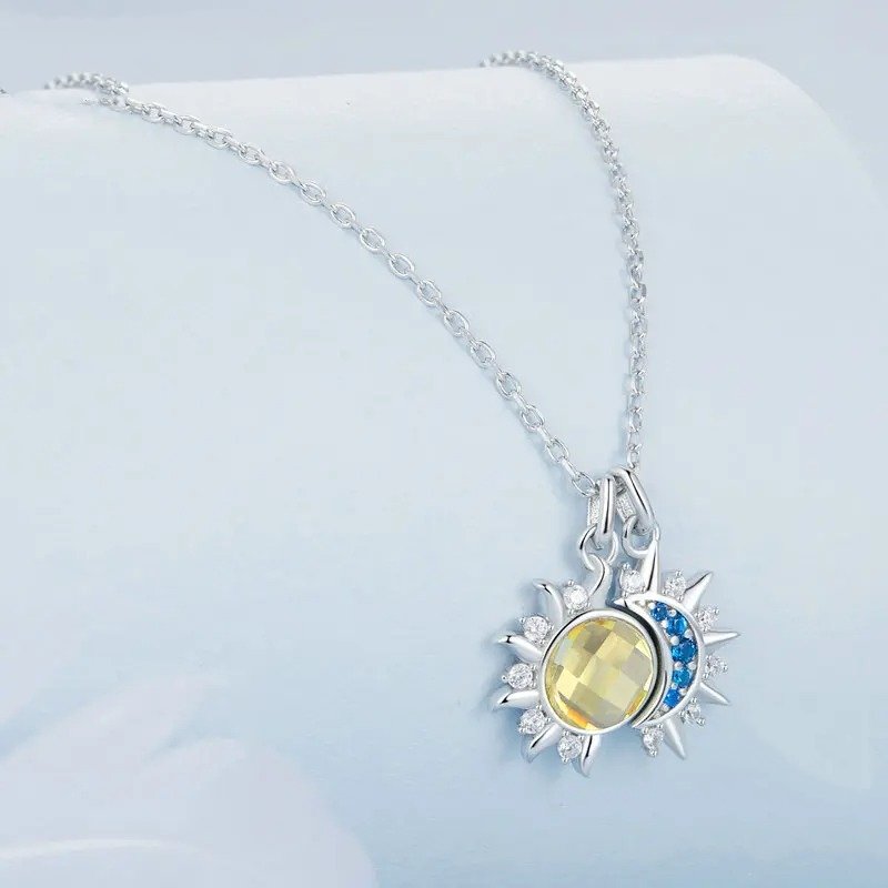 Weißgold plattierte Sonne und Mond Halskette